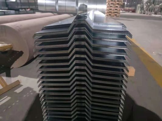Tracciamento di foratura SGCC DX51D GI Lastra di copertura lamiera di acciaio ondulato galvanizzato con spessore 0,1-1 mm e Servizio