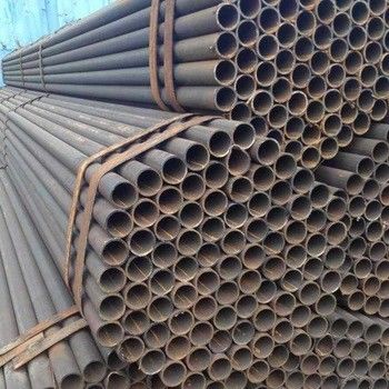 Tubo di acciaio saldato a cucitura retta con spessore nominale della parete di 2-6 mm Tolleranza ± 1% Forma di sezione Rotonda