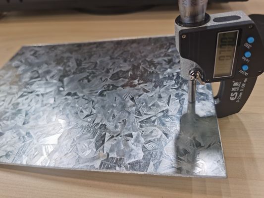 20-275 g/m2 bobina di acciaio zincato galvanizzato SGCC DX51D GI Lunghezza della bobina richiesta dal cliente Spangolo medio