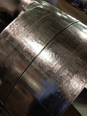 Spessore 0,12-0,2 bobine galvanizzate rivestite di gi dx51d z bobina di acciaio spangolare regolare a caldo per piccoli utensili