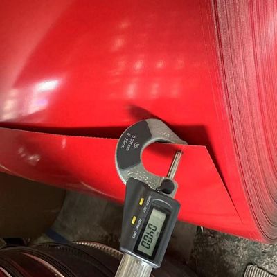 Top- Fornito 0.2mm-0.8mm PPGI Color Coated Coil Perfetto per la realizzazione di piccoli strumenti e larghezza regolare 1000/1250mm