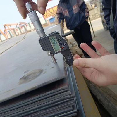 Coil di strisce di acciaio al carbonio ad alta resistenza laminato a caldo con lunghezza e spessore personalizzabili a un costo accessibile