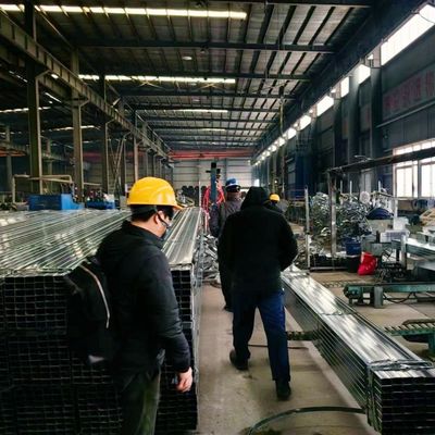 Tubo di carbonio vuoto laminato a caldo non in lega 40x40 mm 70x70 mm tubo quadrato galvanizzato con rivestimento Z30 Z60 di resistenza industriale